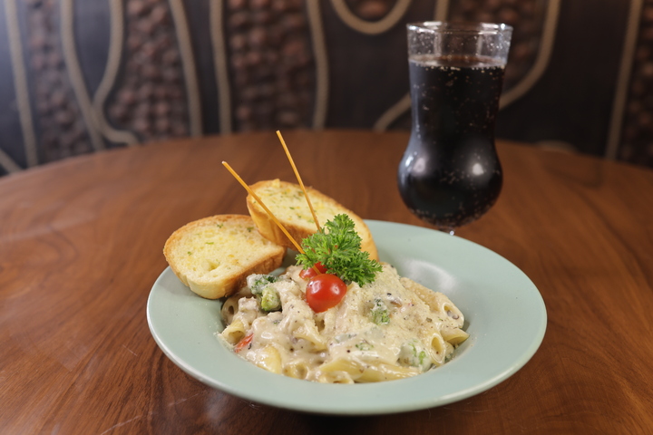 PENNE BROCCOLI ALFREDO